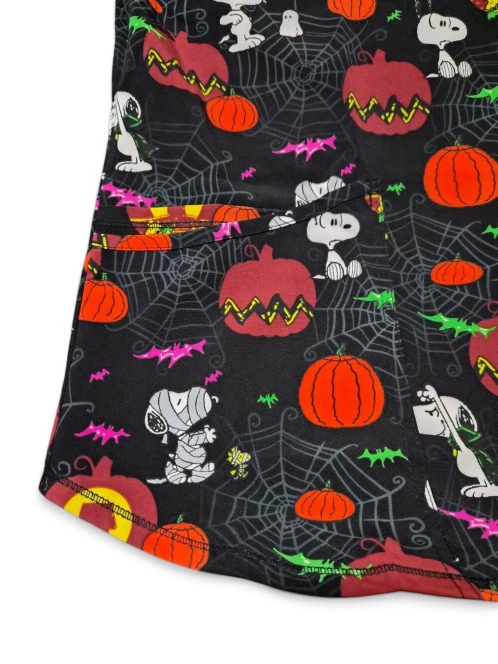 Womens V-Neck Scrub Top Peanuts Charlie Brown Spooky Snoopy Halloween Size S-3XL - Picture 5 of 8